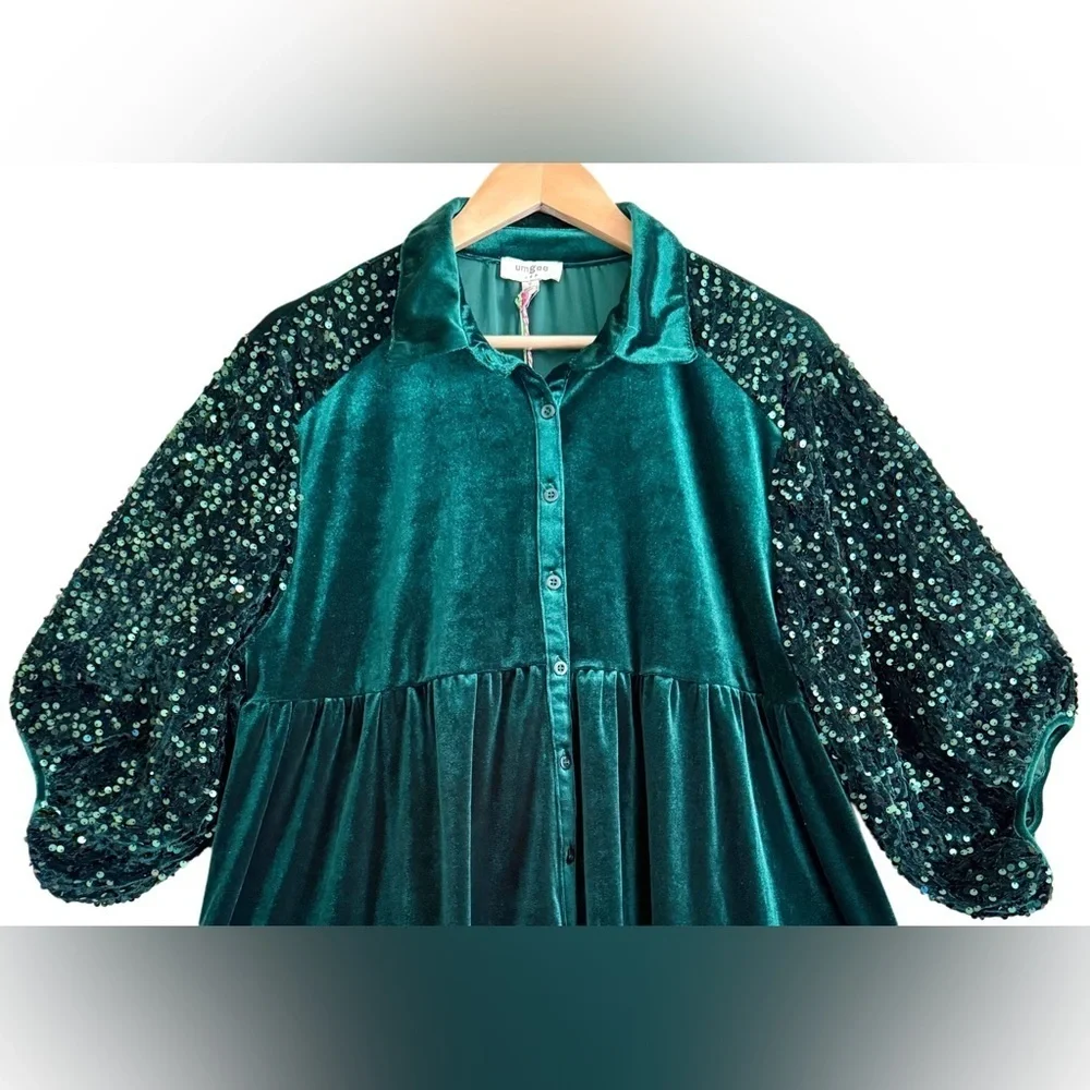 UMGEE Feminine Emerald Green Velvet Sequins Tiered Back Button Down Tunic S NWT